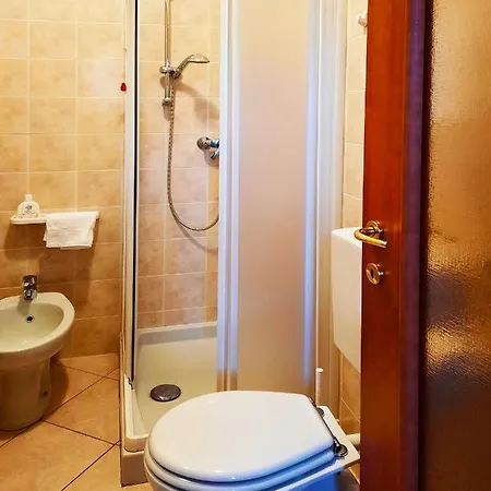 Robertalagocomo Apartment *