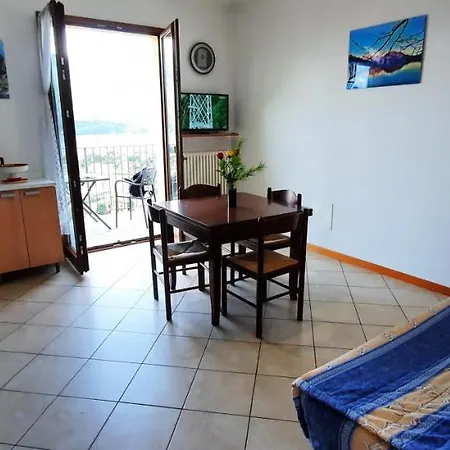 Robertalagocomo Apartment