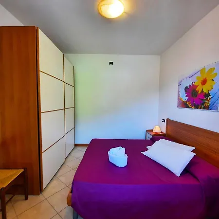 Robertalagocomo Apartman *